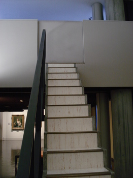 20081207 国立西洋美4 中3階階段.JPG