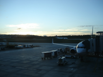 20090101 ｸﾞｱﾑ空港出発前夜明け.JPG