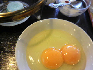 20110328 火鍋の双子卵.jpg