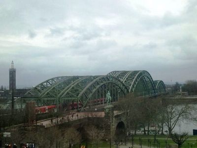 20120318 5Hohenzollern Bridge2.JPG