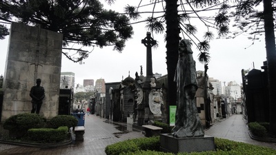 20120815 11ﾚｺﾚｰﾀ墓地6.JPG